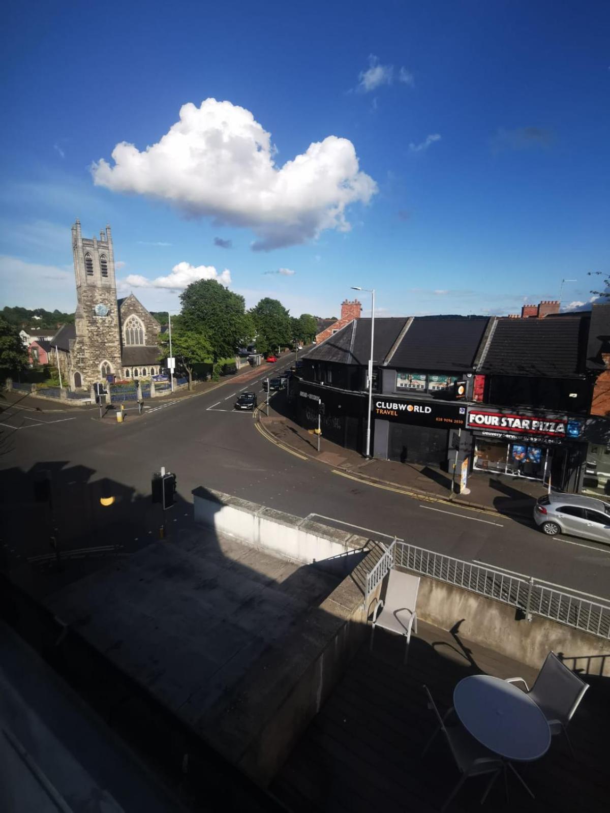 Attic Style 2 Bed Duplex Apartment With Rooftop Patio Belfast Bagian luar foto