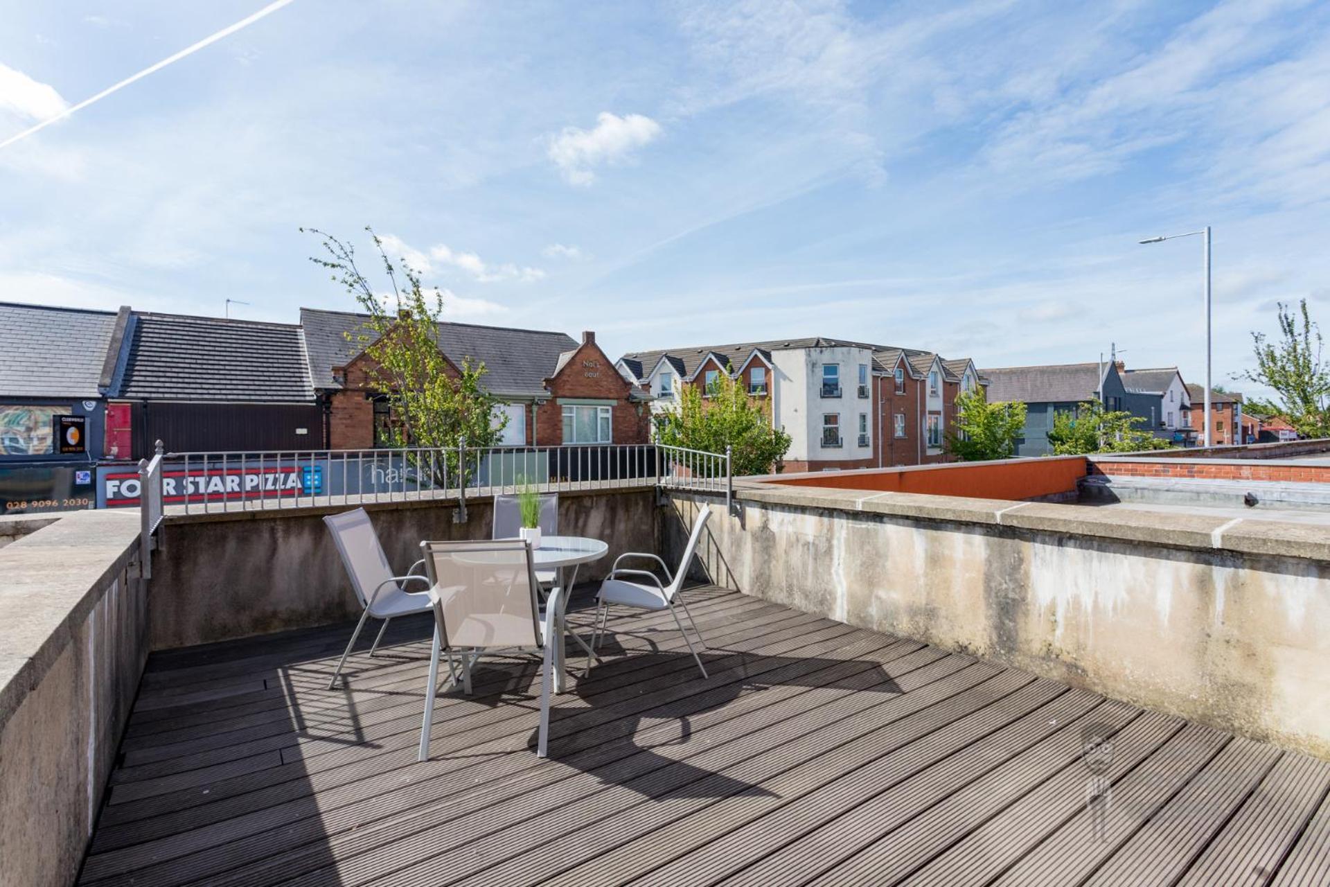 Attic Style 2 Bed Duplex Apartment With Rooftop Patio Belfast Bagian luar foto