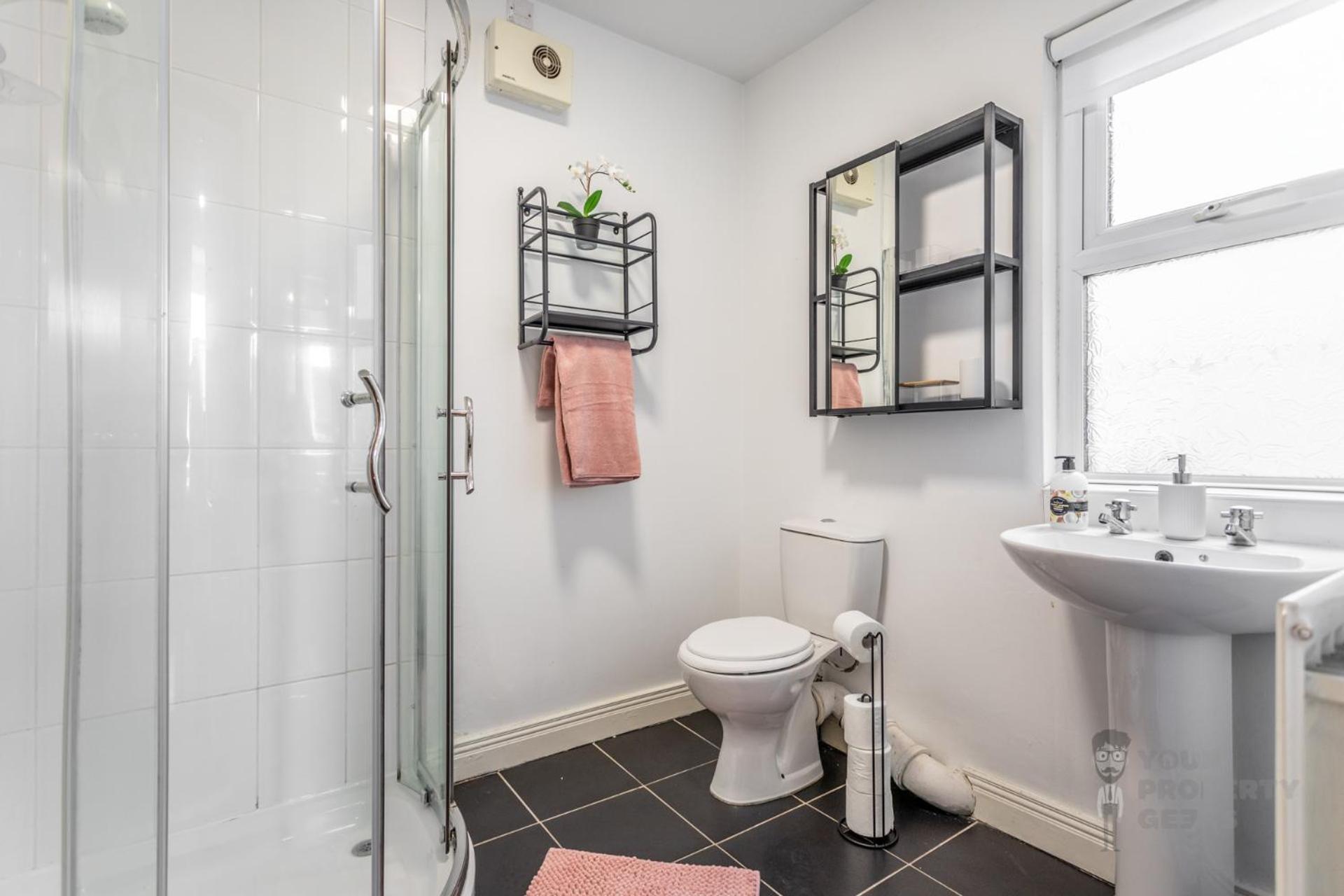 Attic Style 2 Bed Duplex Apartment With Rooftop Patio Belfast Bagian luar foto
