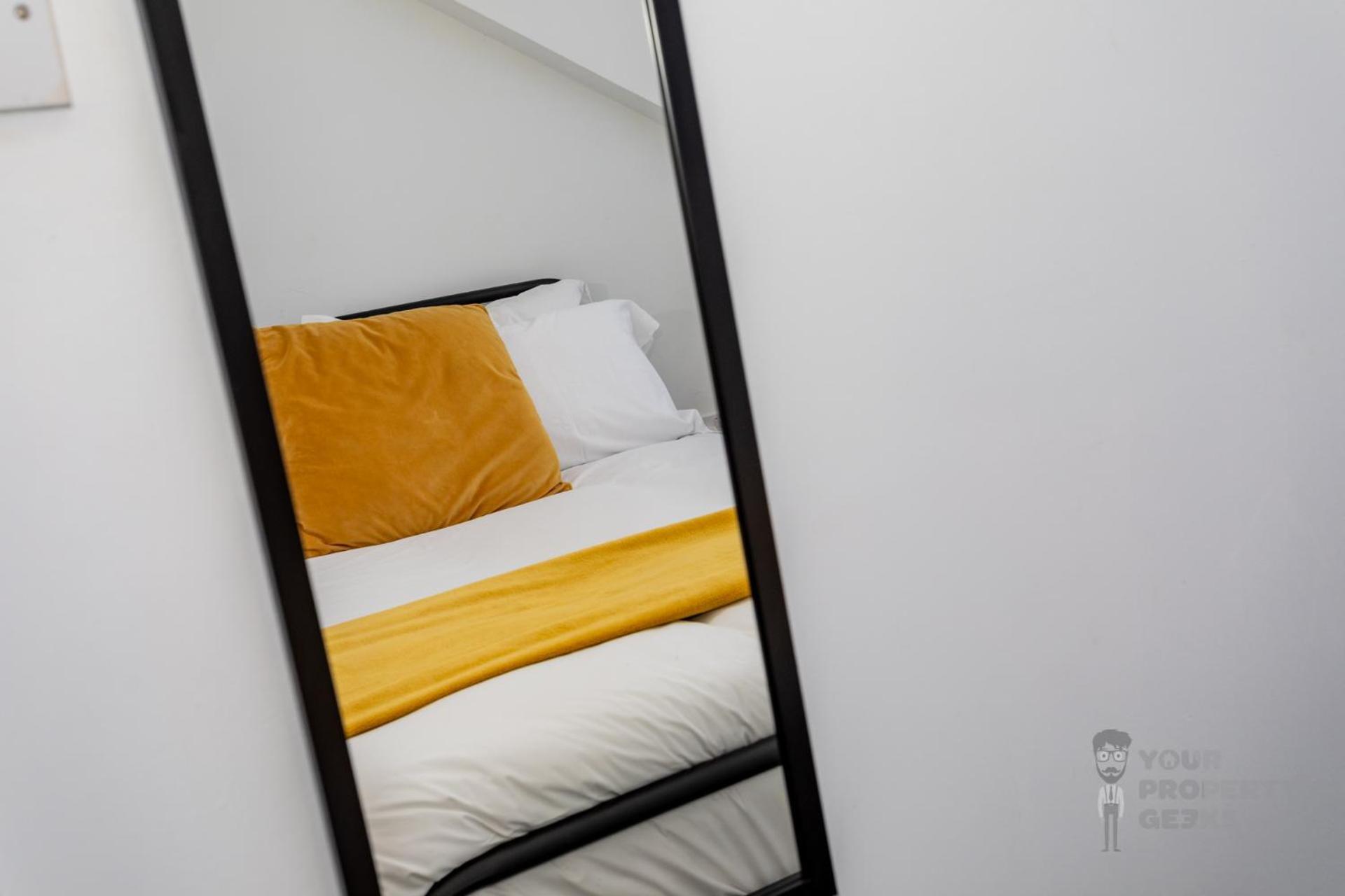 Attic Style 2 Bed Duplex Apartment With Rooftop Patio Belfast Bagian luar foto