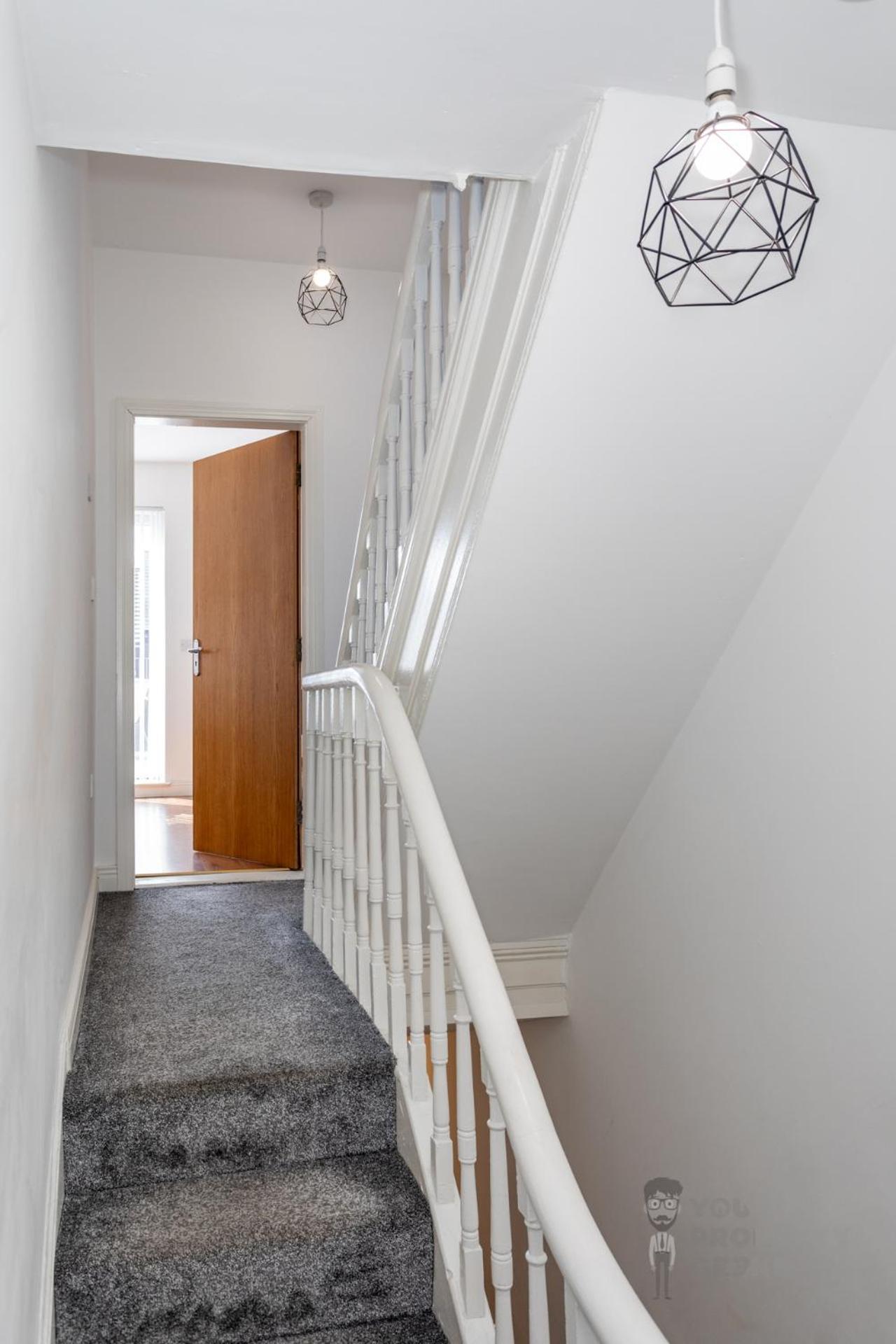 Attic Style 2 Bed Duplex Apartment With Rooftop Patio Belfast Bagian luar foto