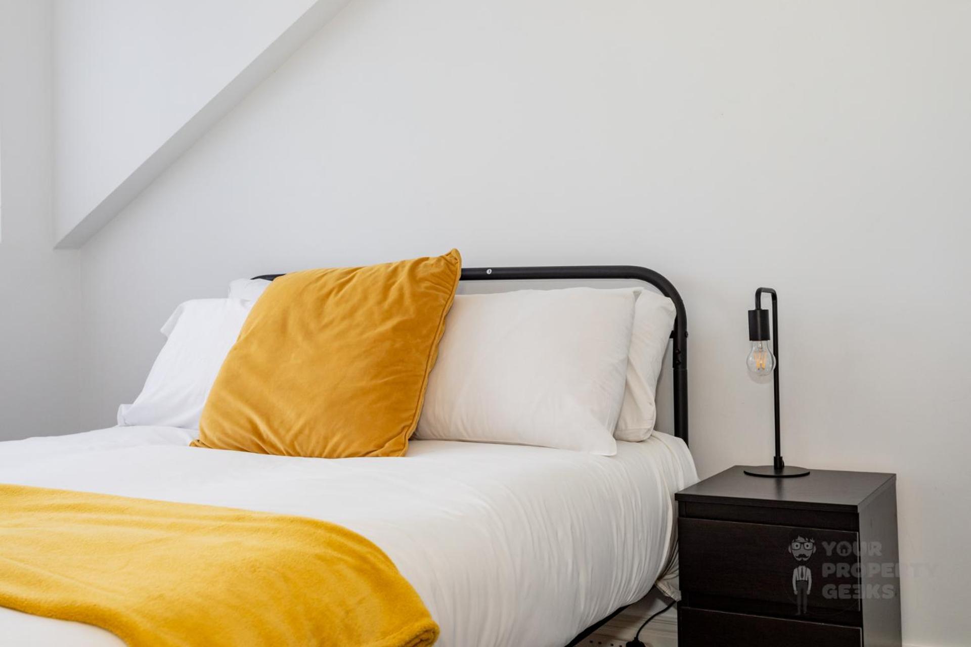 Attic Style 2 Bed Duplex Apartment With Rooftop Patio Belfast Bagian luar foto