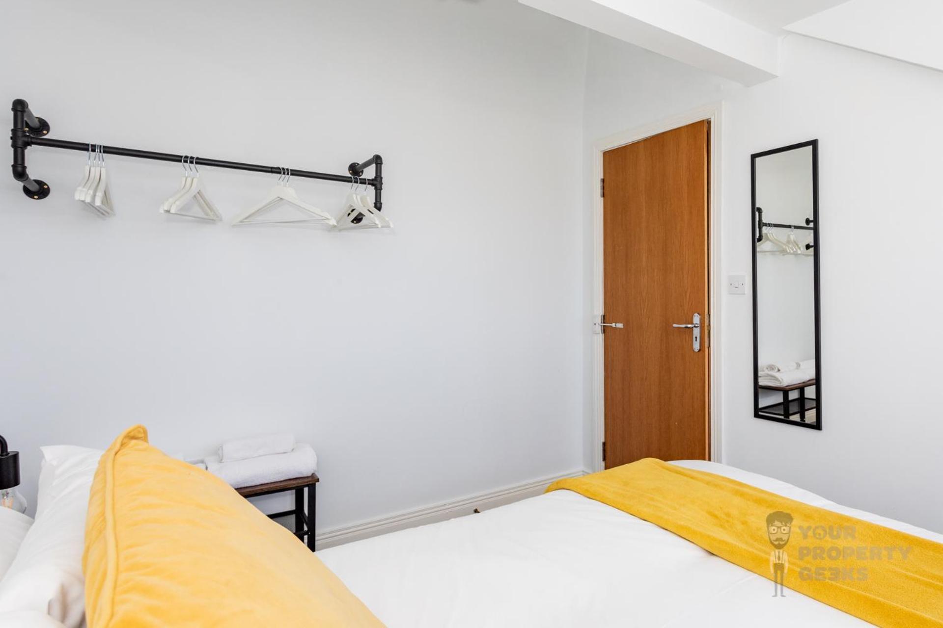 Attic Style 2 Bed Duplex Apartment With Rooftop Patio Belfast Bagian luar foto