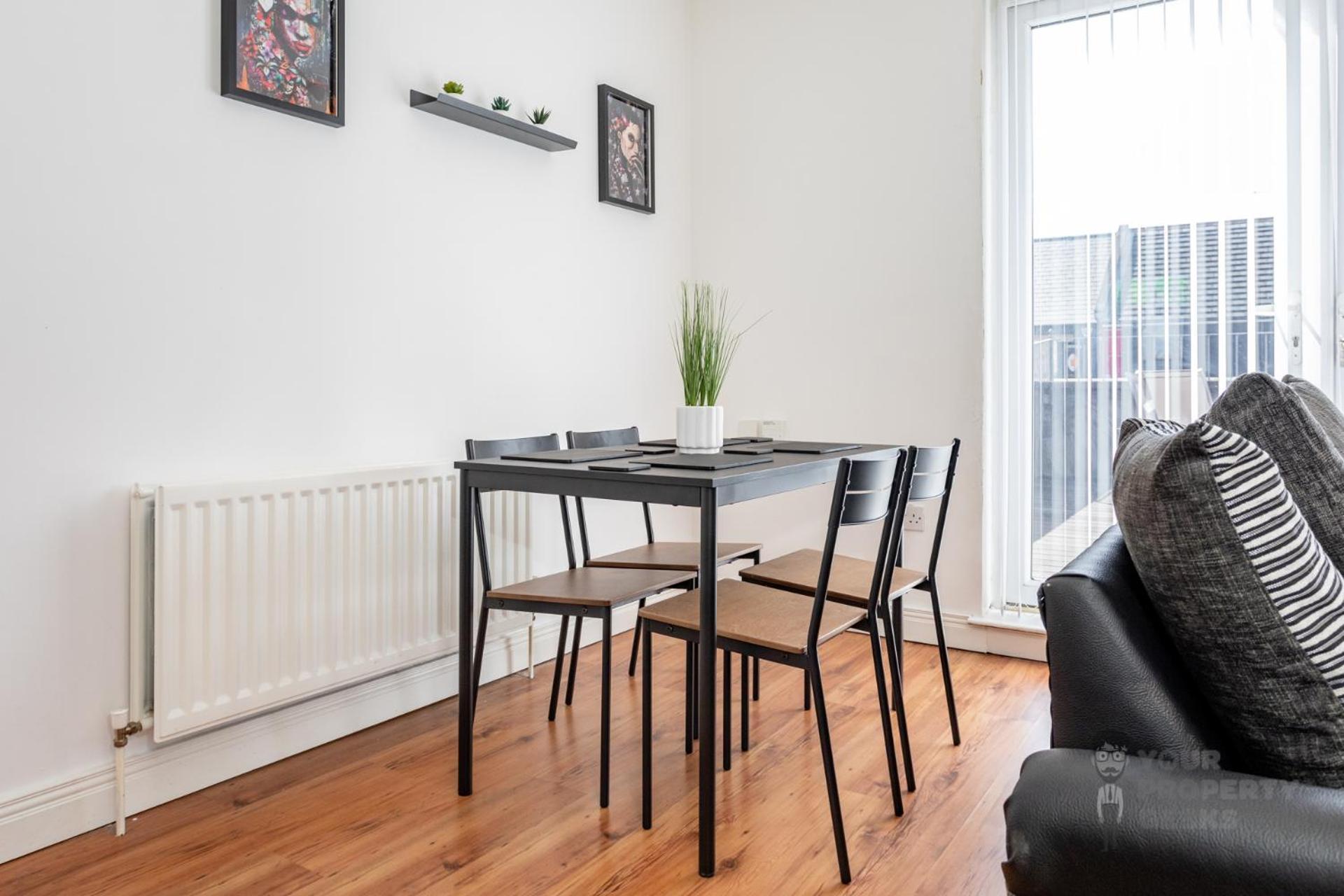Attic Style 2 Bed Duplex Apartment With Rooftop Patio Belfast Bagian luar foto