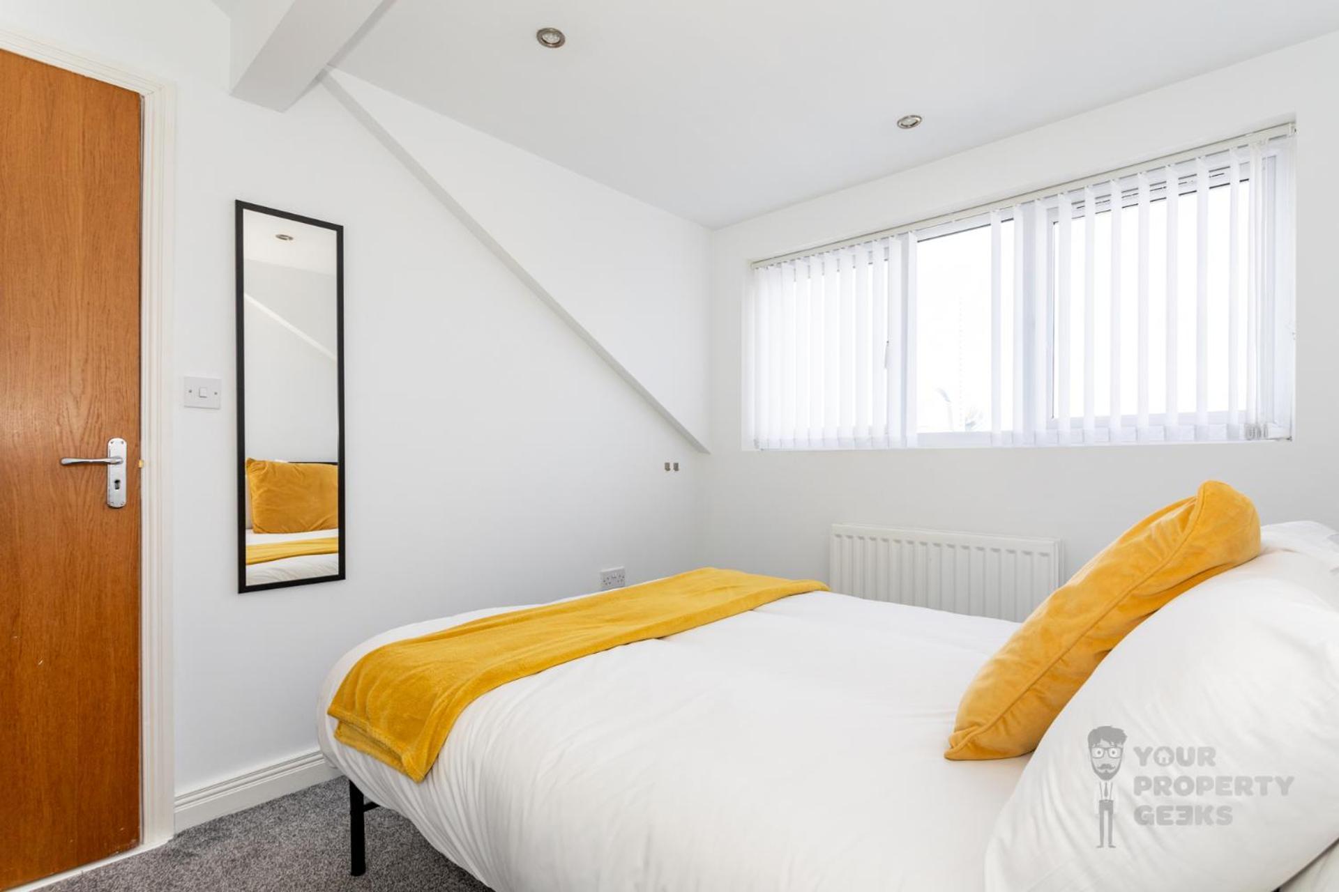Attic Style 2 Bed Duplex Apartment With Rooftop Patio Belfast Bagian luar foto