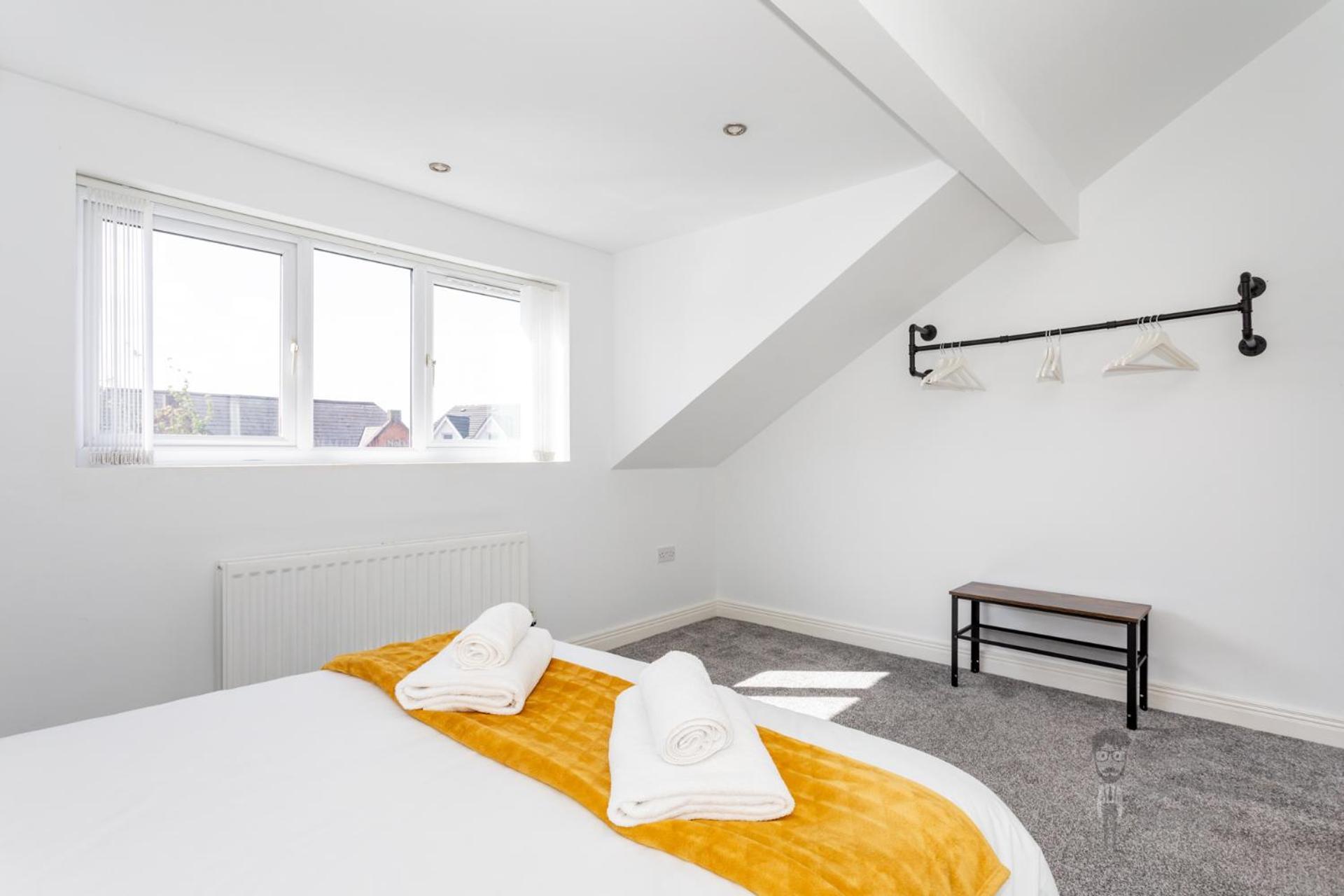 Attic Style 2 Bed Duplex Apartment With Rooftop Patio Belfast Bagian luar foto