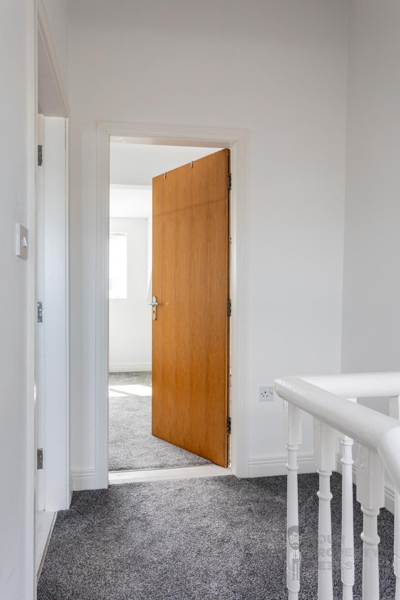 Attic Style 2 Bed Duplex Apartment With Rooftop Patio Belfast Bagian luar foto