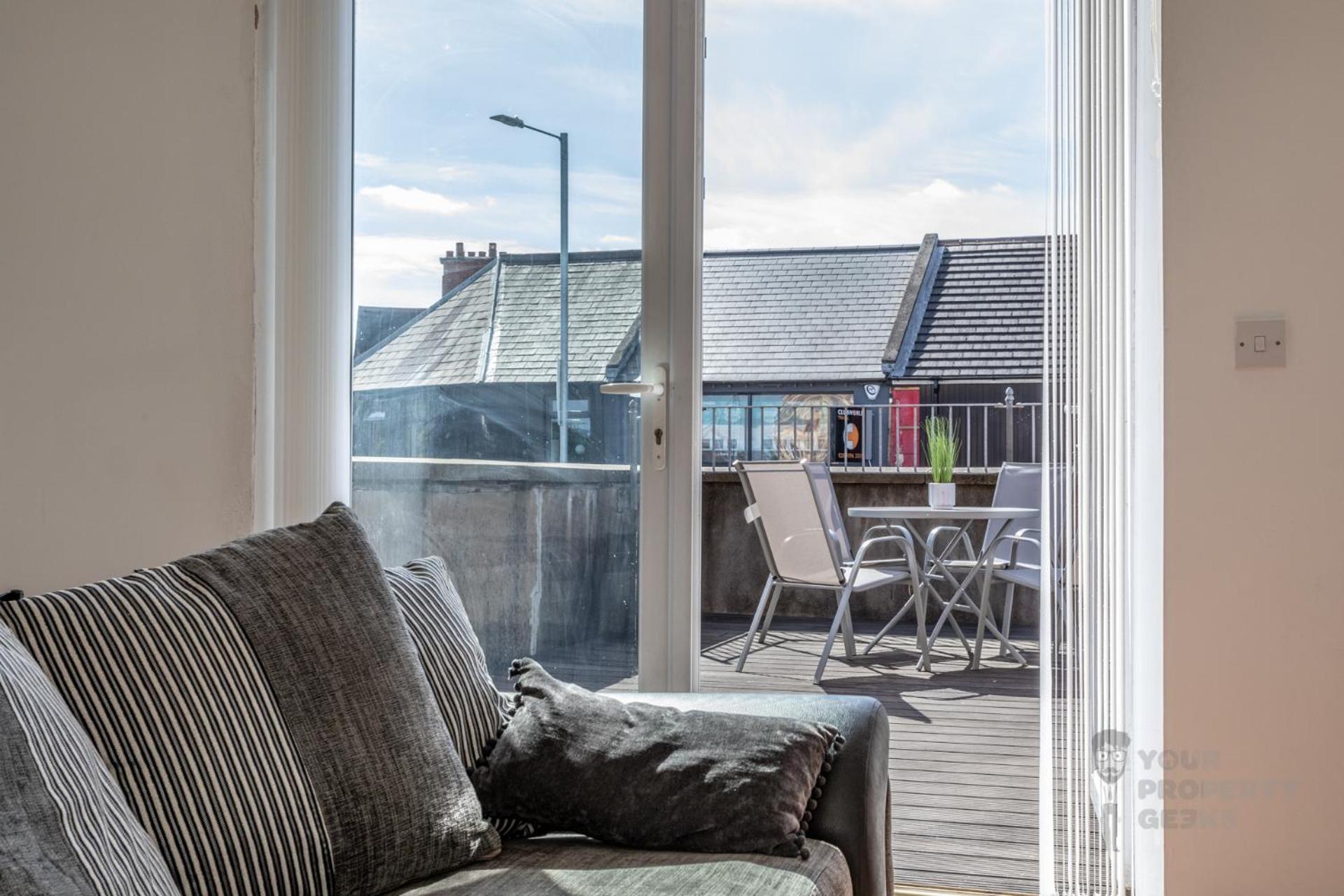 Attic Style 2 Bed Duplex Apartment With Rooftop Patio Belfast Bagian luar foto