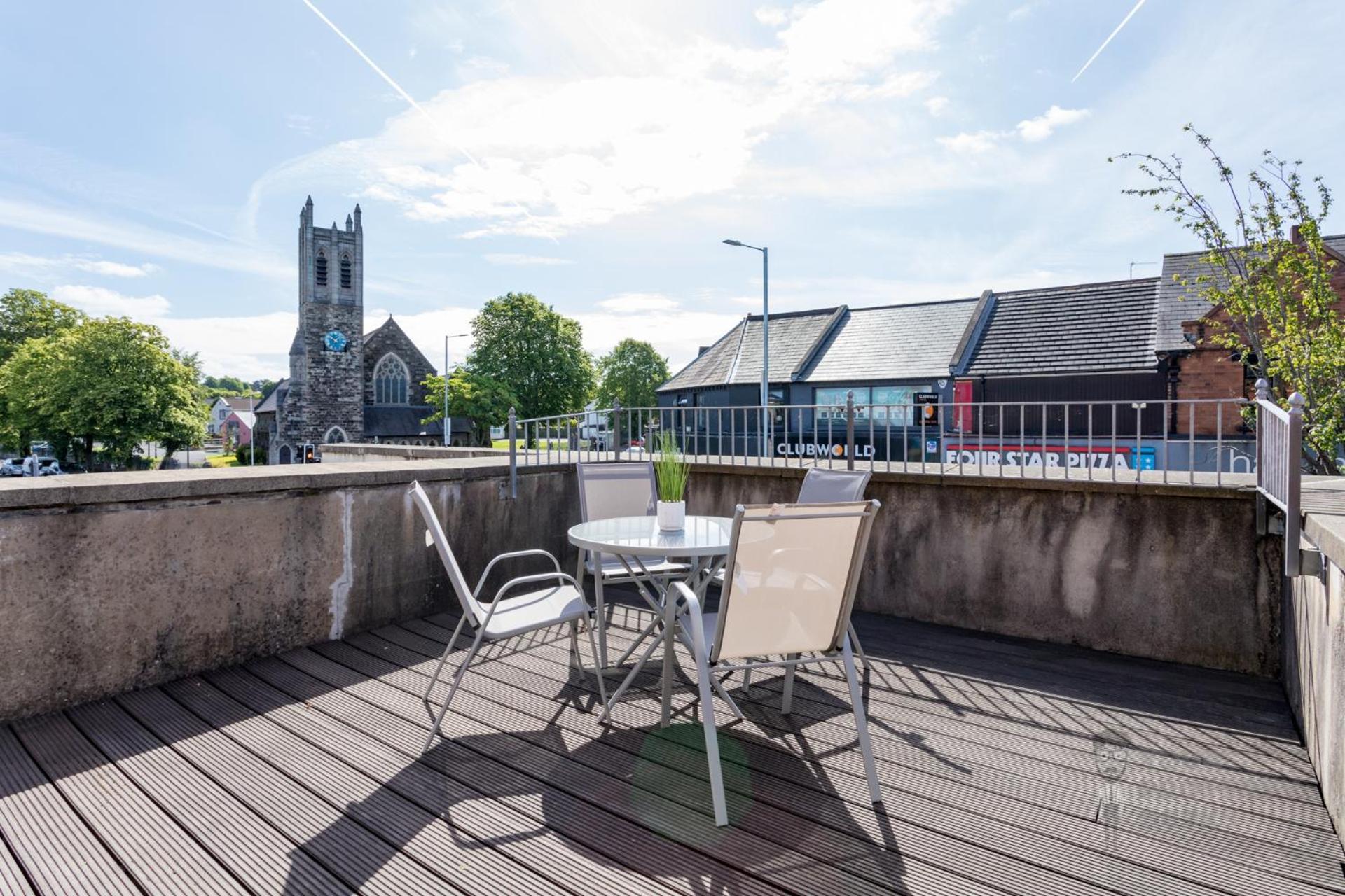 Attic Style 2 Bed Duplex Apartment With Rooftop Patio Belfast Bagian luar foto